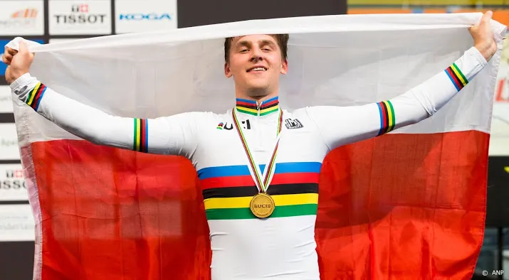 wielerploeg ccc haalt mogelijk besmette renner uit tirreno