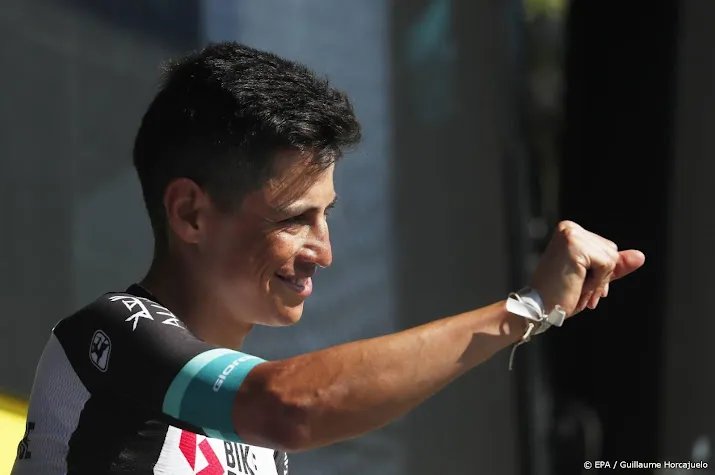 wielerploeg ef education legt colombiaan chaves vast voor 2022