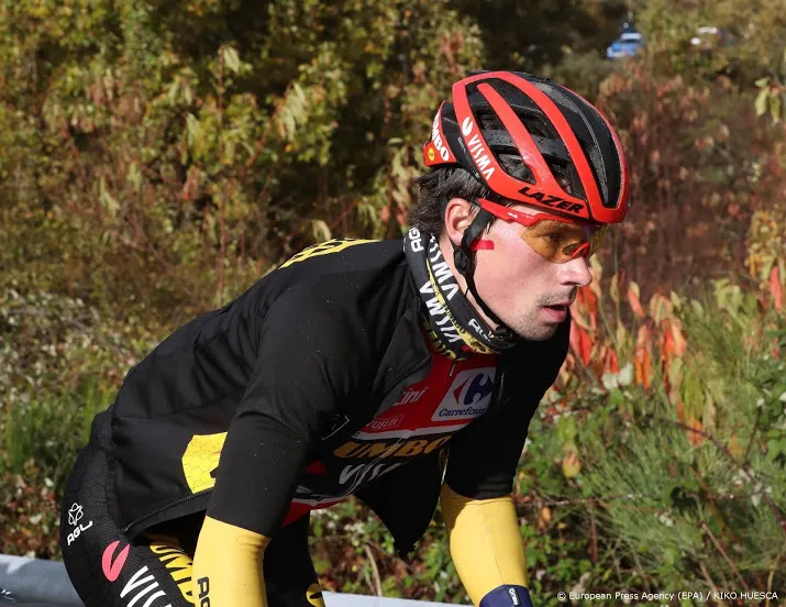 wielerploeg jumbo visma zonder roglic op trainingsstage in spanje