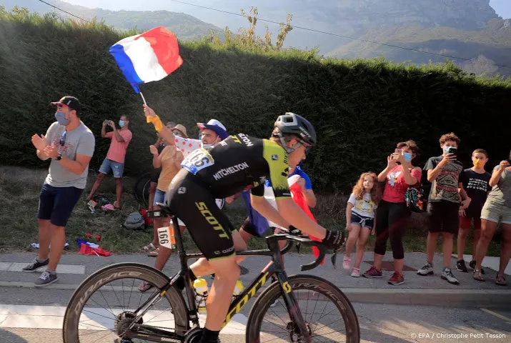 wielerploeg mitchelton scott bindt zeven renners langer