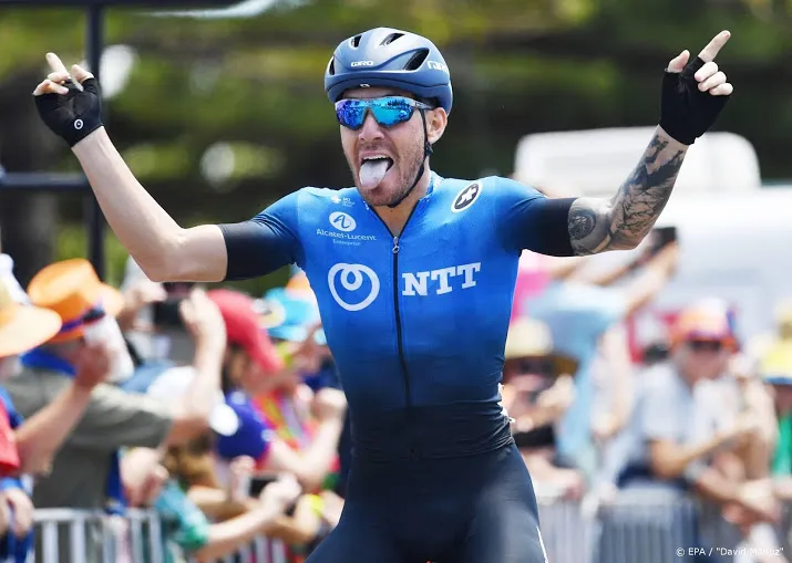 wielrenner nizzolo wint tweede rit in parijs nice