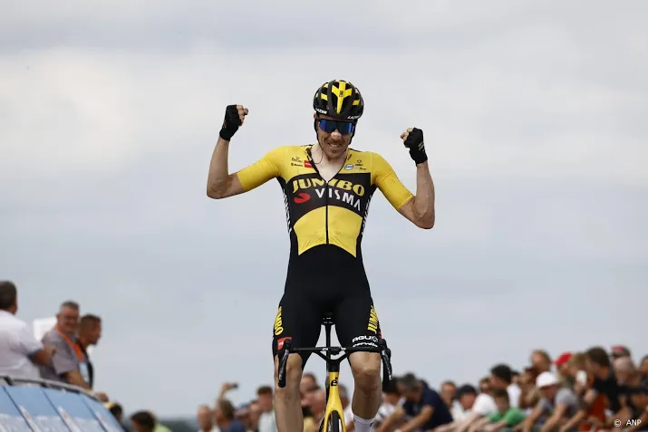 wielrenner roosen jumbo visma wint in drenthe nk op de weg