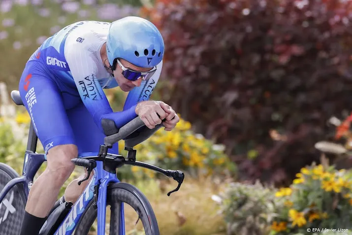 wielrenner simon yates mist ronde van lombardije na val