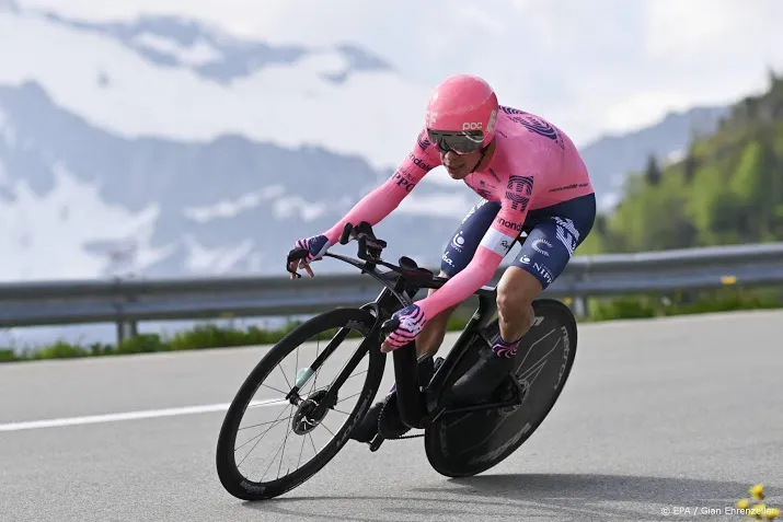 wielrenner uran wint tijdrit in zwitserland dumoulin vijfde