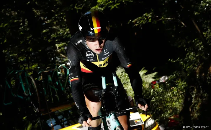 wielrenner van aert mag dinsdag naar huis
