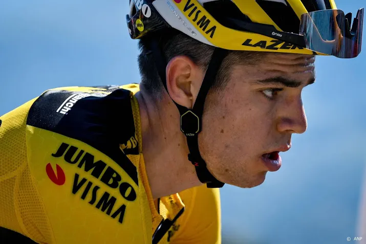 wielrenner van aert wint opnieuw in enerverende zevende tourrit