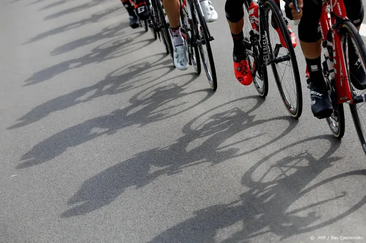 wielrenners groenewegen en dekker verlaten ronde van italie