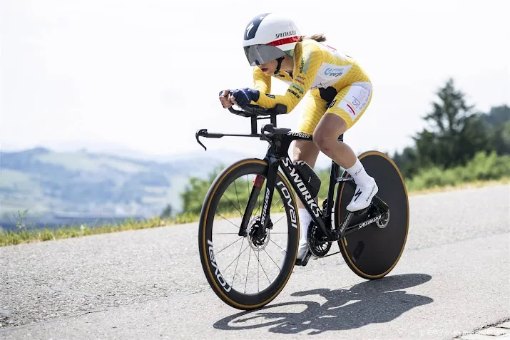 wielrenster vas bezorgt sd worx tweede etappezege in giro donne