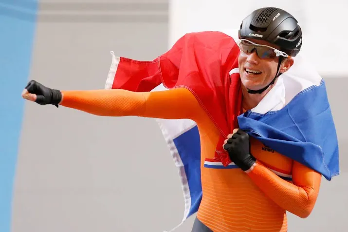 wielrenster wild klopt vos in sprint