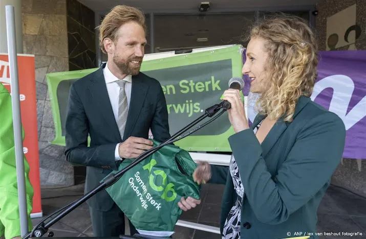 wiersma bespreekt looneis leraren met kabinet kan niets beloven
