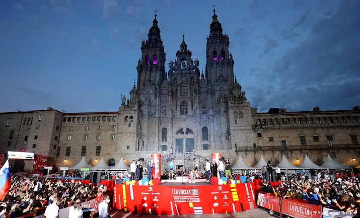 wildcards voor vuelta naar drie spaanse wielerploegen