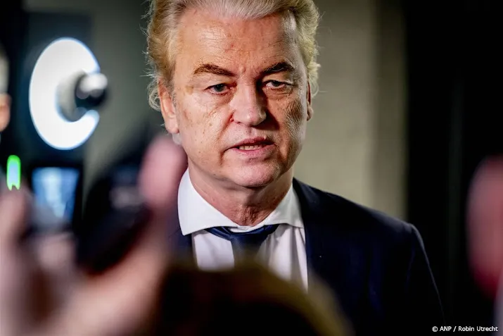 wilders vroeg schorsing in stevig asielgesprek aan formatietafel