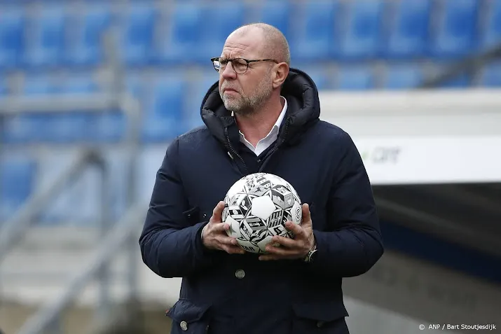 willem ii ontslaat trainer grim en zet mathijsen op non actief