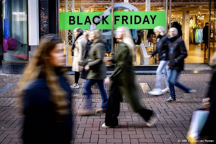 winkelstraat drukker op black friday maar niet als voor corona