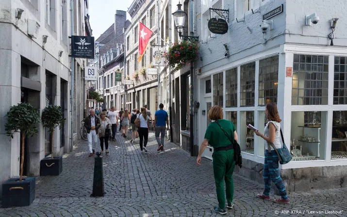 winkelstraten weer klein beetje drukker