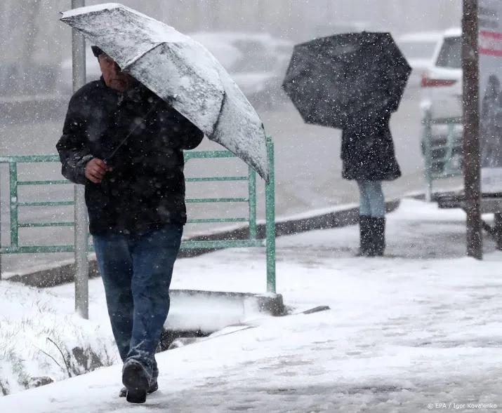 winters weer met storm en sneeuw op tweede paasdag