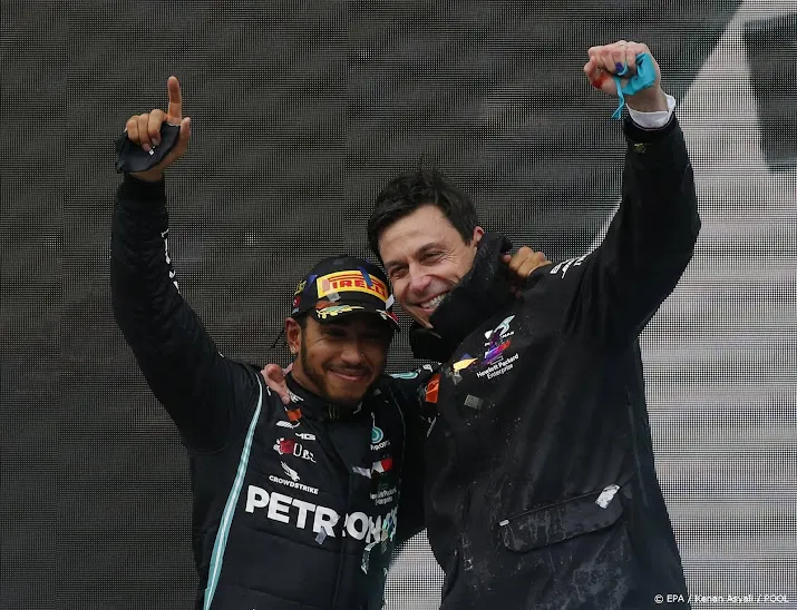 wolff roemt briljante hamilton na grand prix vol frustraties