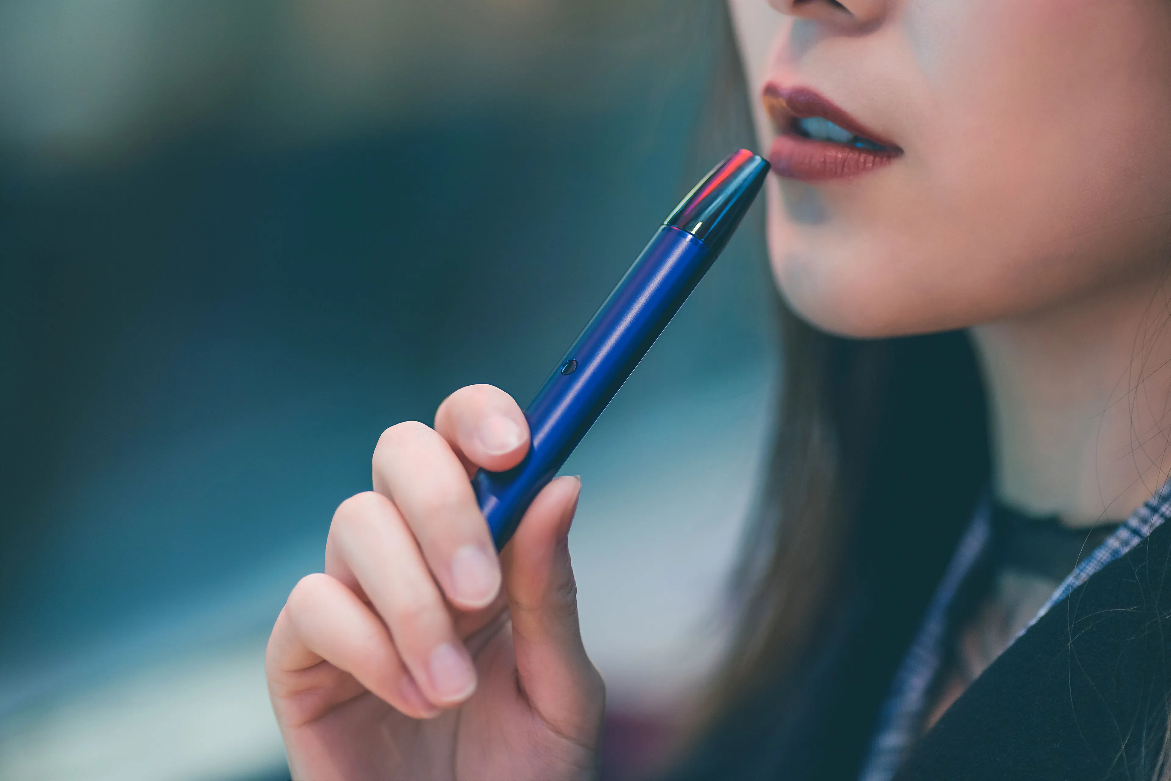 womanholdingbluevape pexels