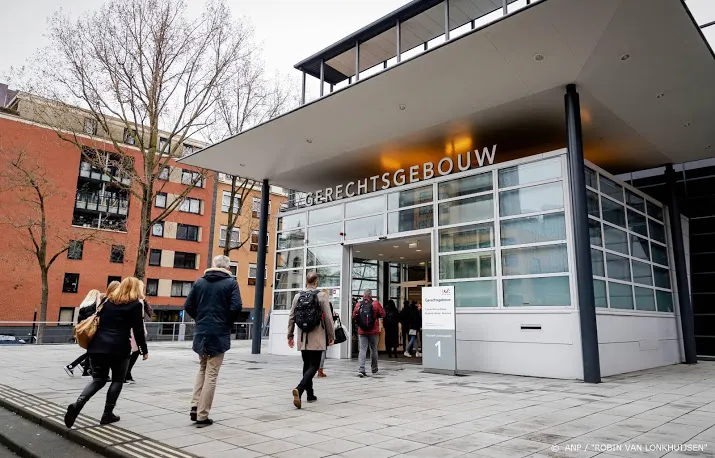 wrakingskamer rechters tramaanslag blijven zitten