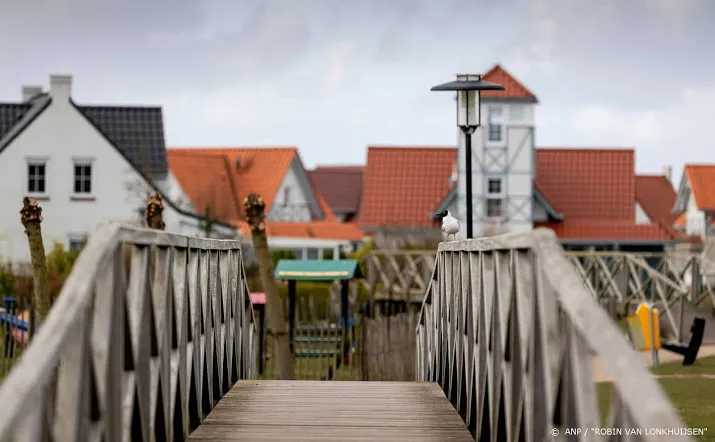 zeeland laat weer een deel van toeristen toe
