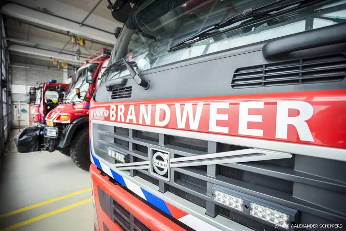 zeer grote brand in voormalige garage in goes