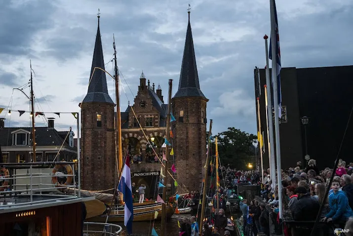 zeilen worden weer gehesen tijdens jubileumeditie sneekweek