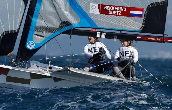 zeilsters bekkering en duetz nemen leiding in klassement 49erfx