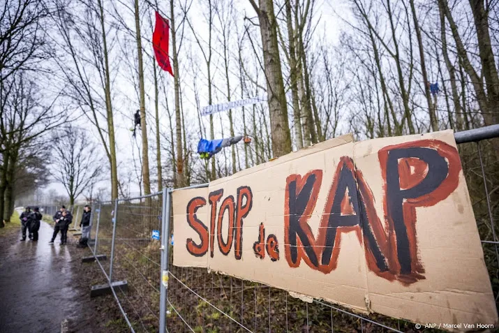 zeker 14 activisten opgepakt bij sterrebos in born