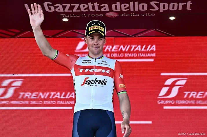zieke wielrenner pedersen stapt af in giro ditalia