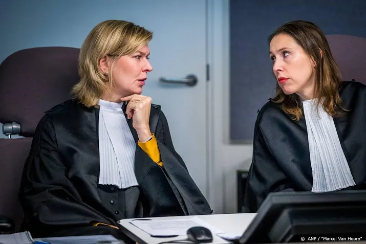 zitting drievoudig moordverdachte thijs h gaat door met publiek