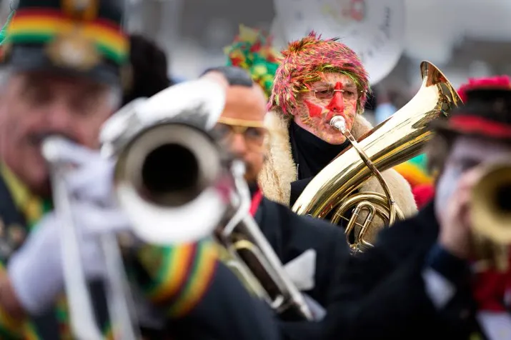 zuid nederland trapt het carnavalsseizoen af