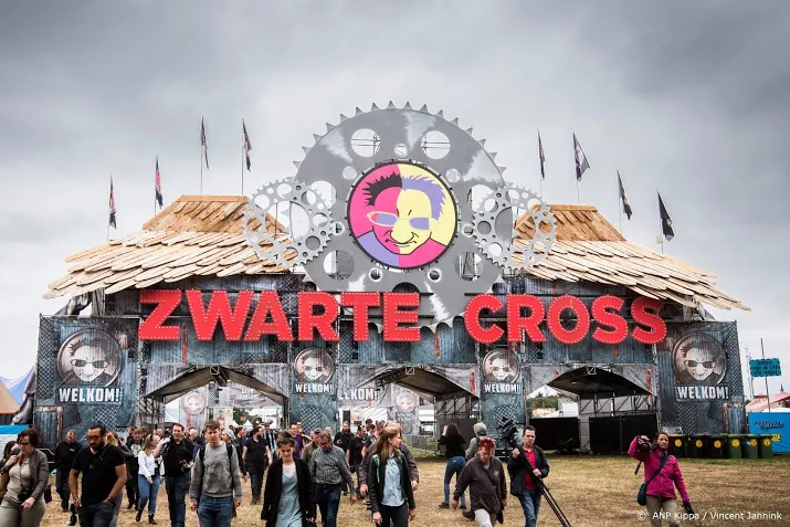 zwarte cross begint met mooi weer