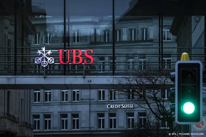 zwitserse coalitiepartij fusiebank ubs credit suisse te groot