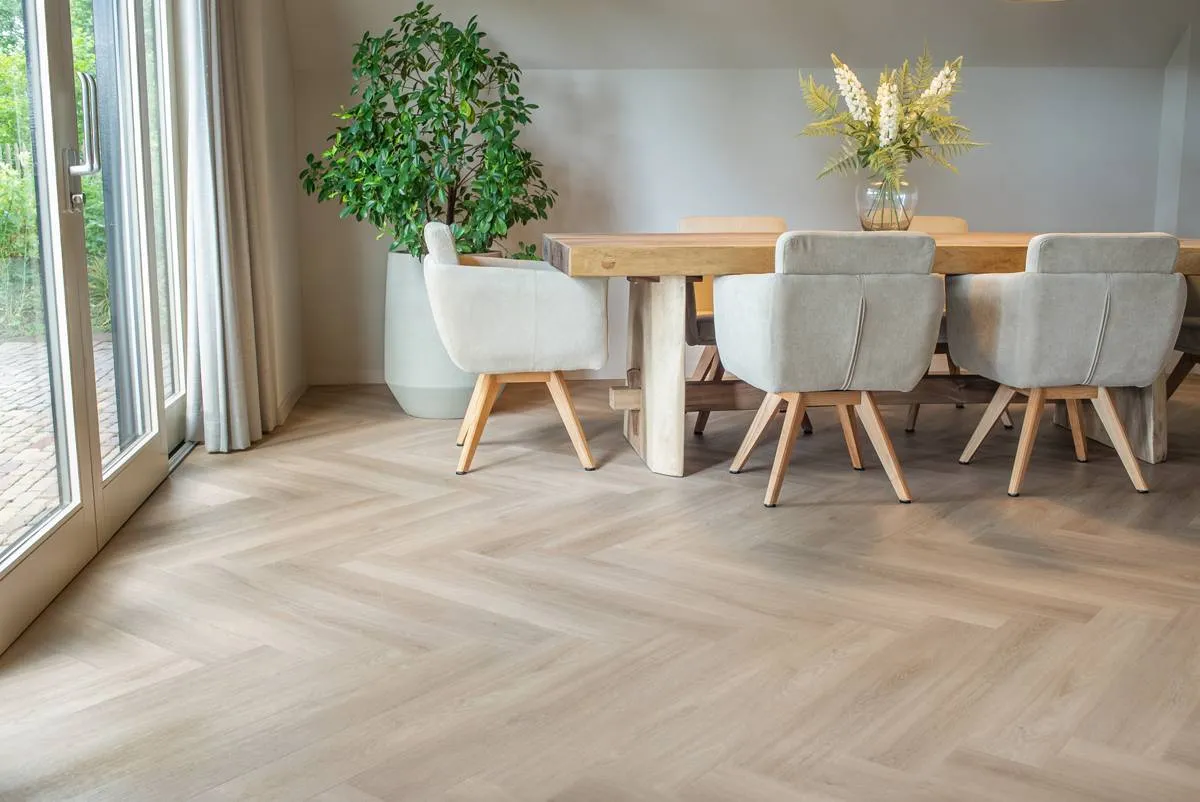 Floer-Walvisgraat-PVC-vloer-Orka-Onbehandeld-woonkamer-16