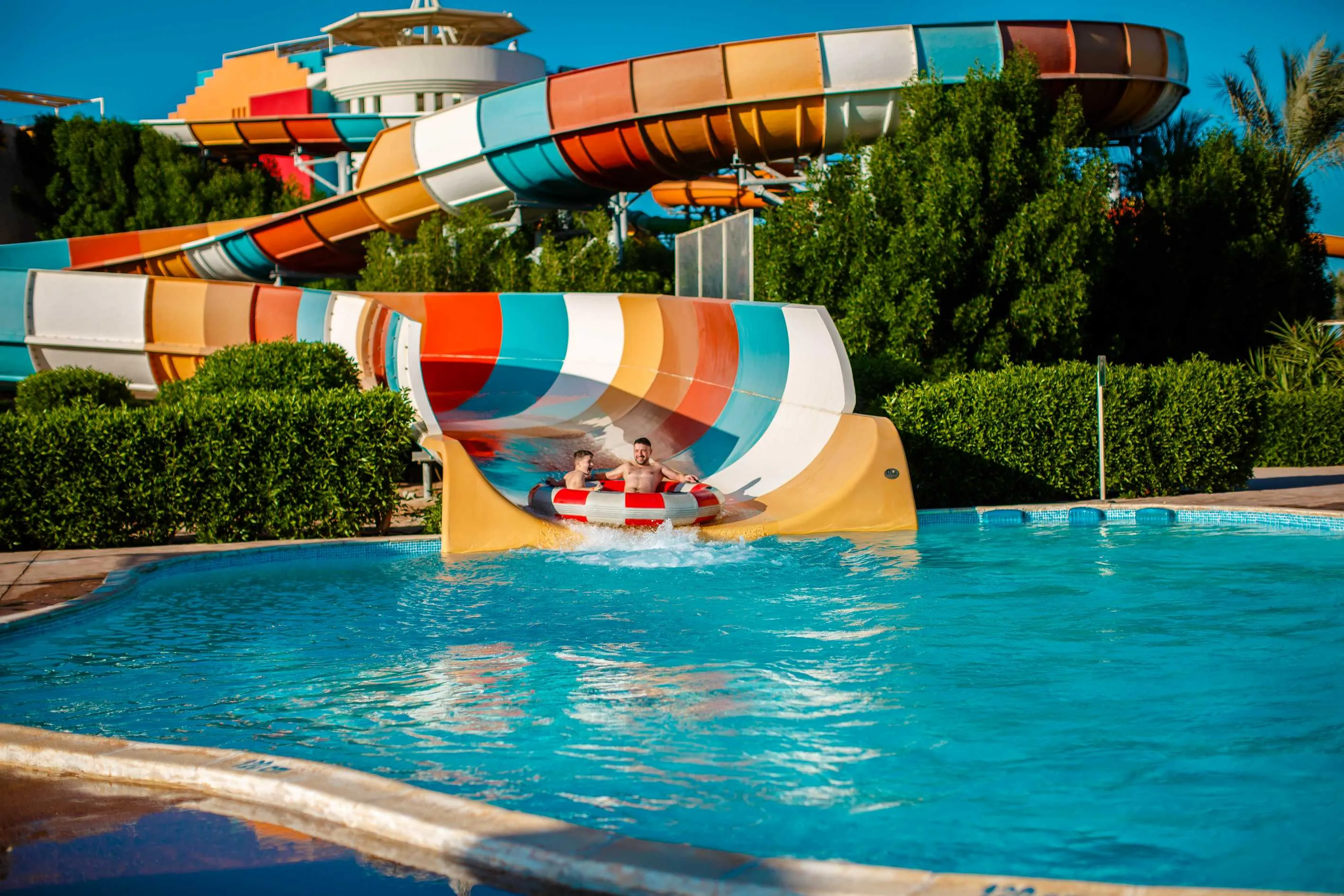 vakantiepark met subtropisch zwembad