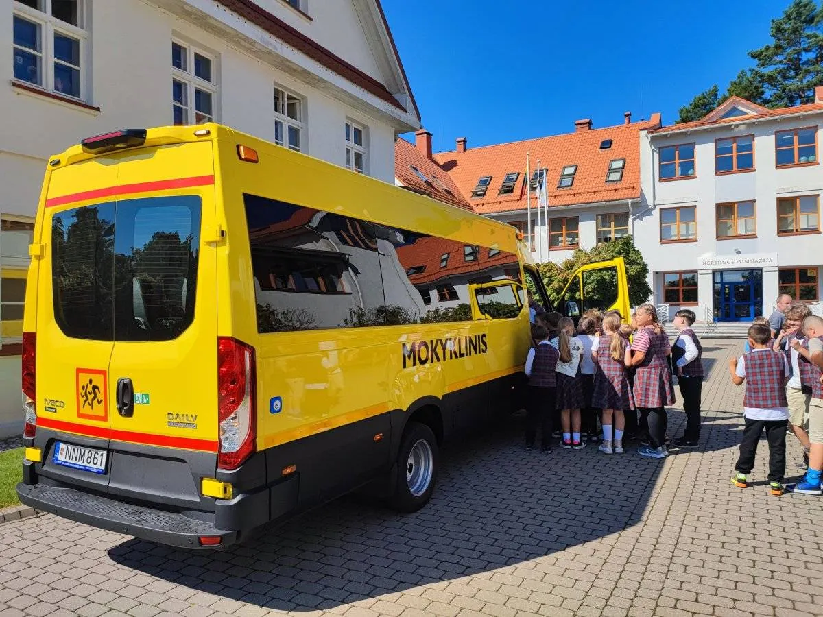 Naujas mokyklinis mikroautobusas / Neringos savivaldybės nuotr.
