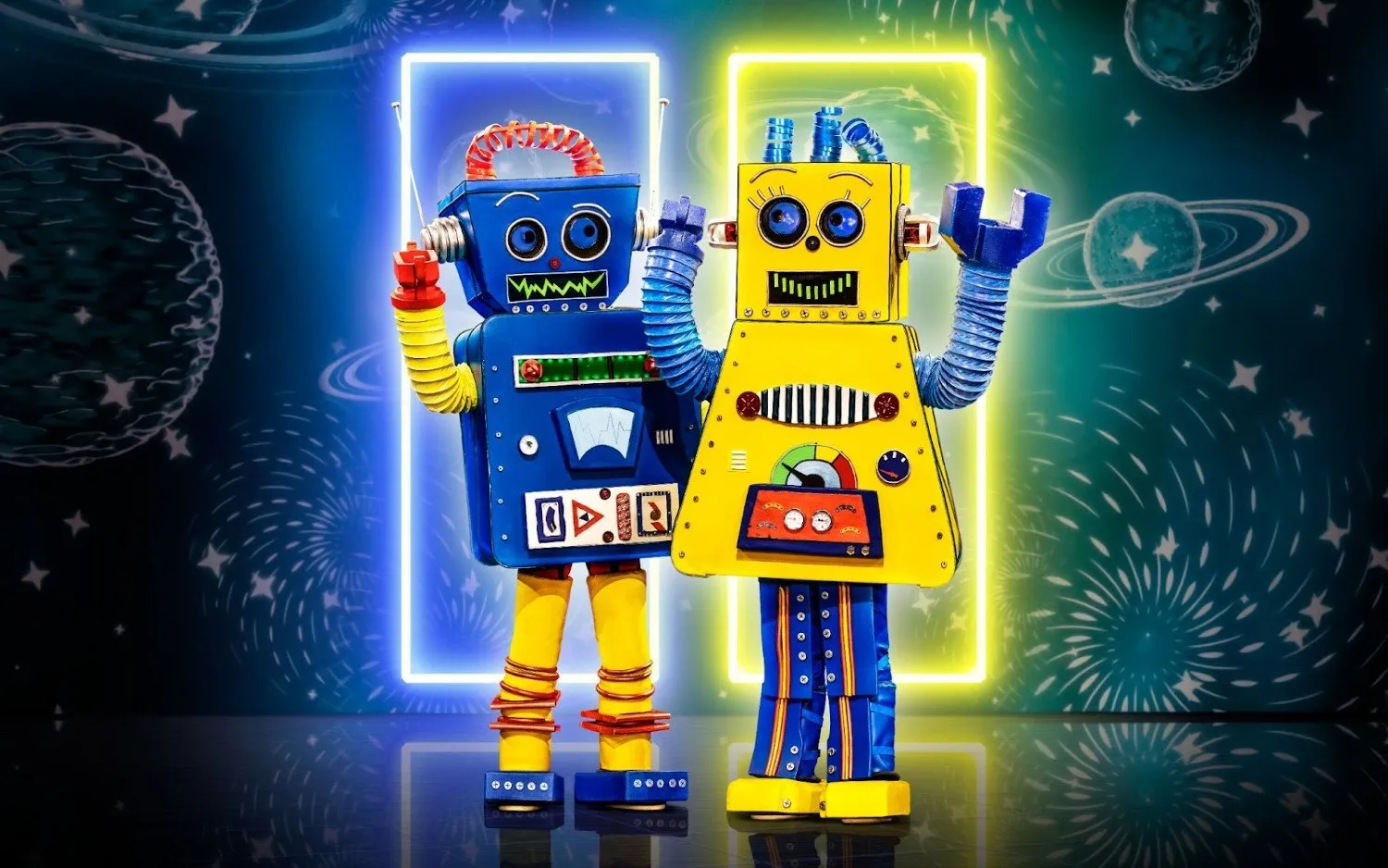 220209ROBOTSVTMMASKEDSINGER