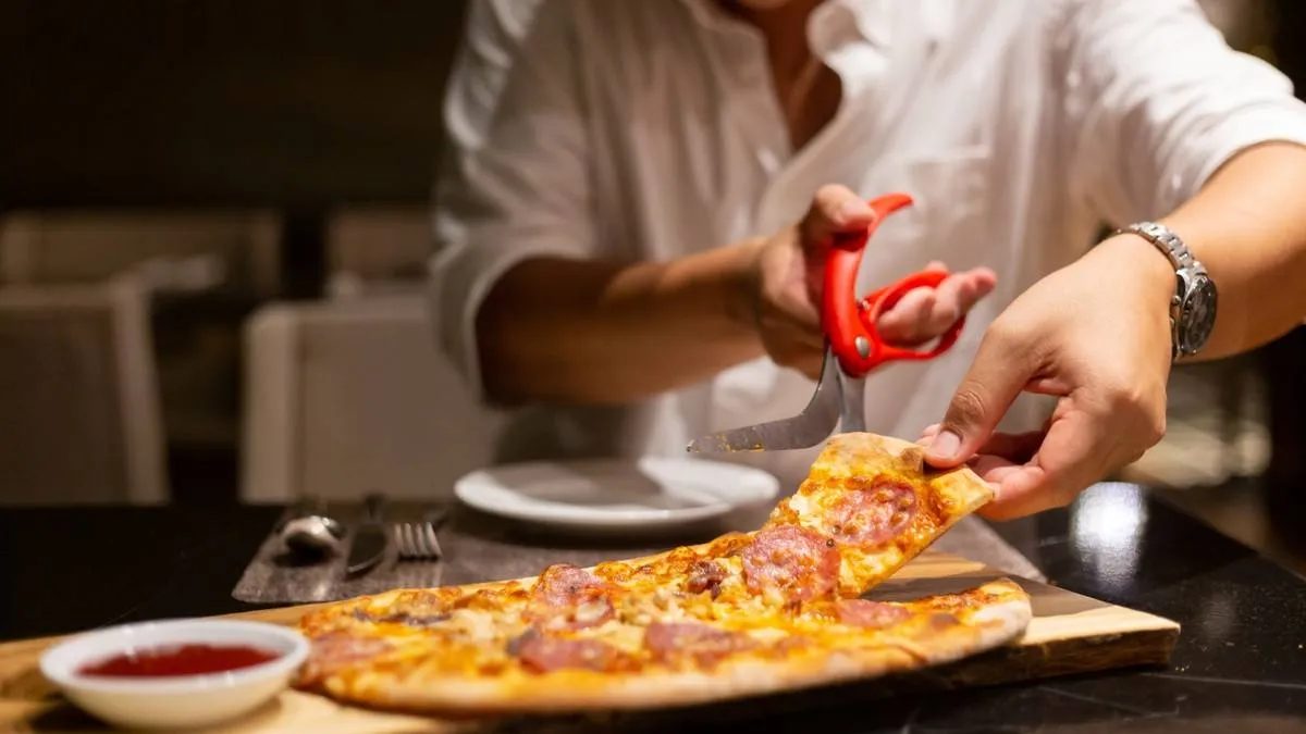 250615pizzasnijden