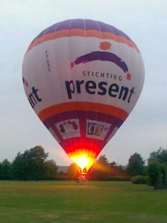 k8lz5hxwwvuy01hnebkkcxy1g 2013 07 04ballon1