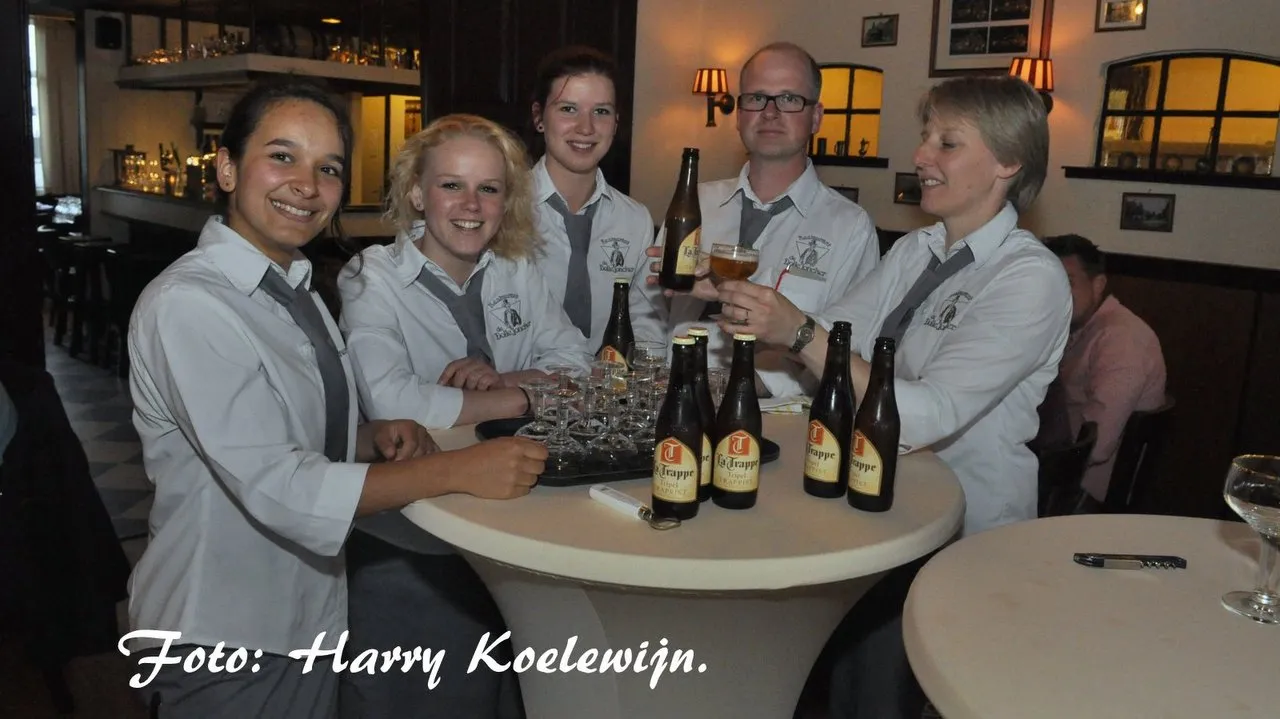 sgmx5m70mbyh63sevhu9735rf 2013 05 24bierproeverij4