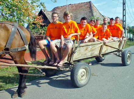 u27xd11un6q98tr94iaxffqxg 88210