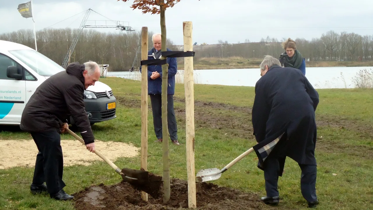 2015 03 13 aanplant rode beuk op zeumeren
