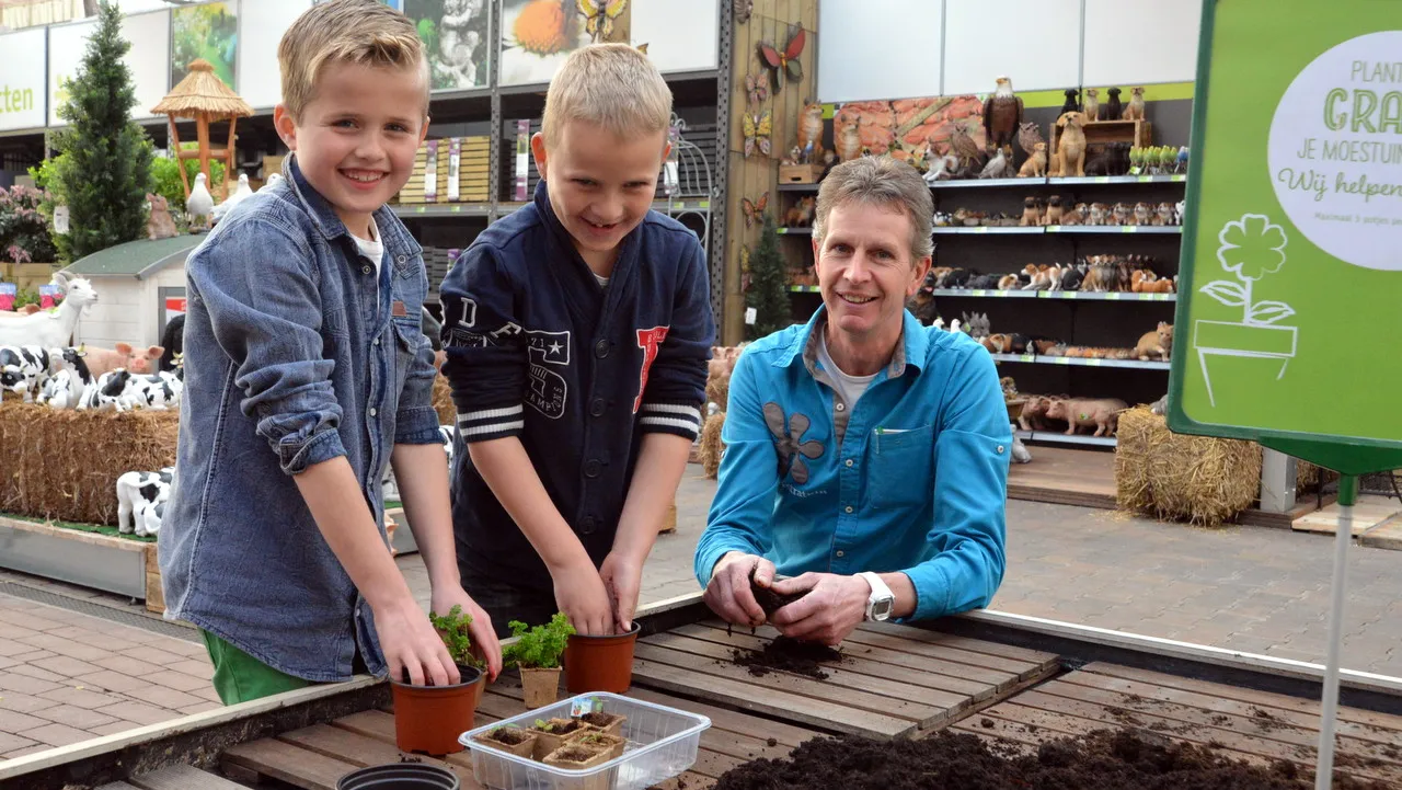2015 03 23 moestuintje verpotten intratuin