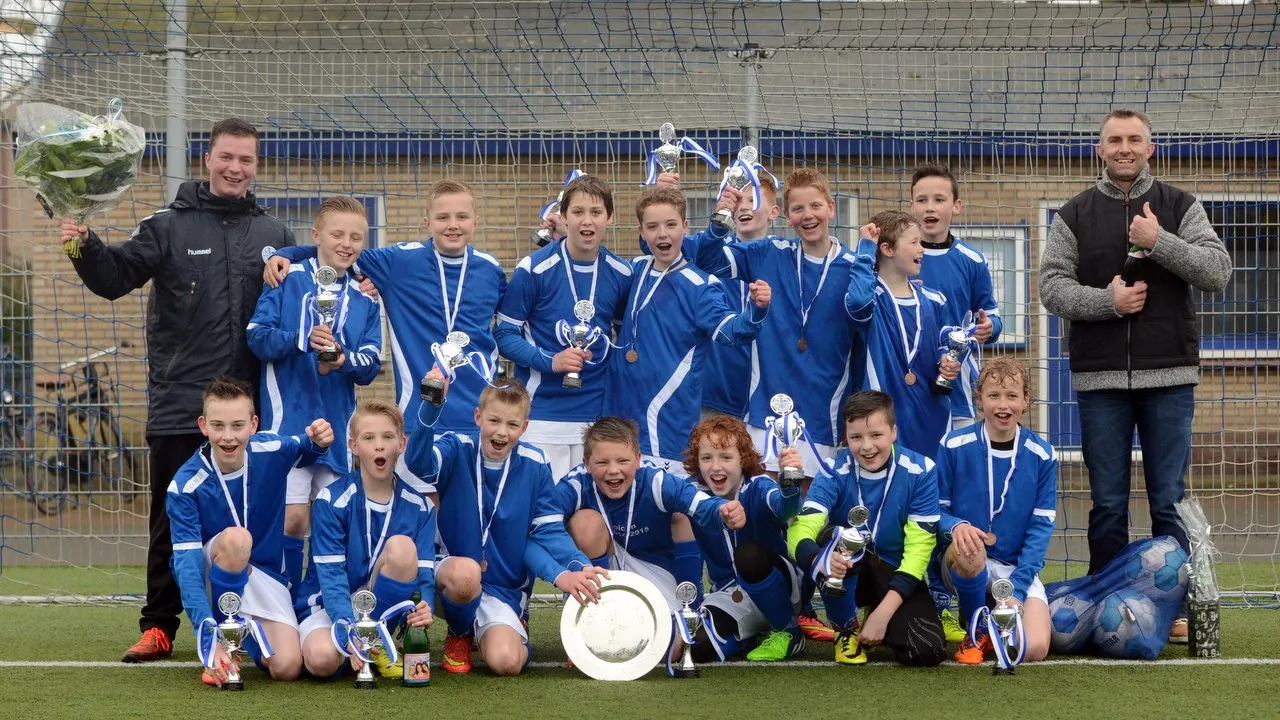 2015 03 31 veensche boys d1 terschuur 28 3 kampioen teamfoto