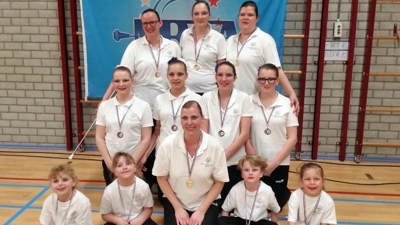 2015 04 12 majorette showteam