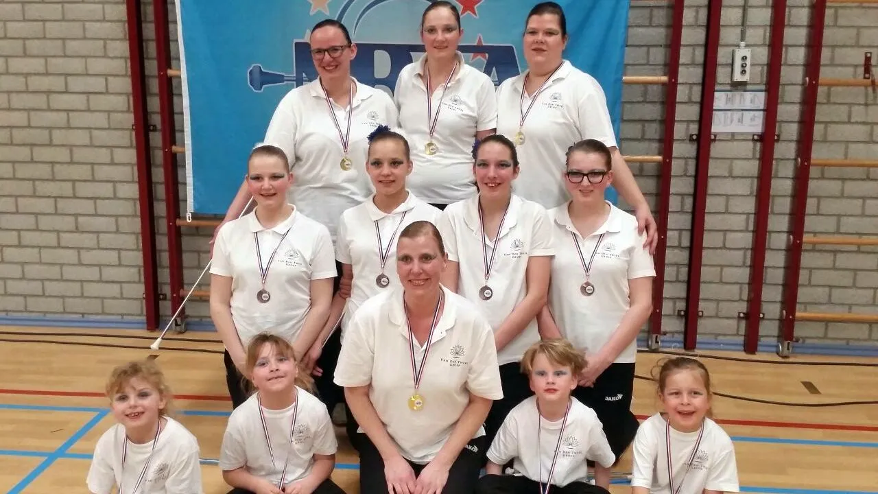 2015 04 12 majorette showteam