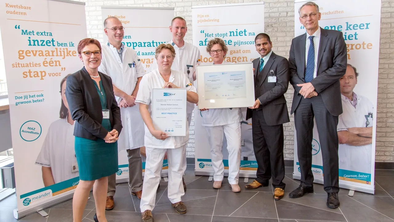 2015 04 15 overhandiging niaz certificaat