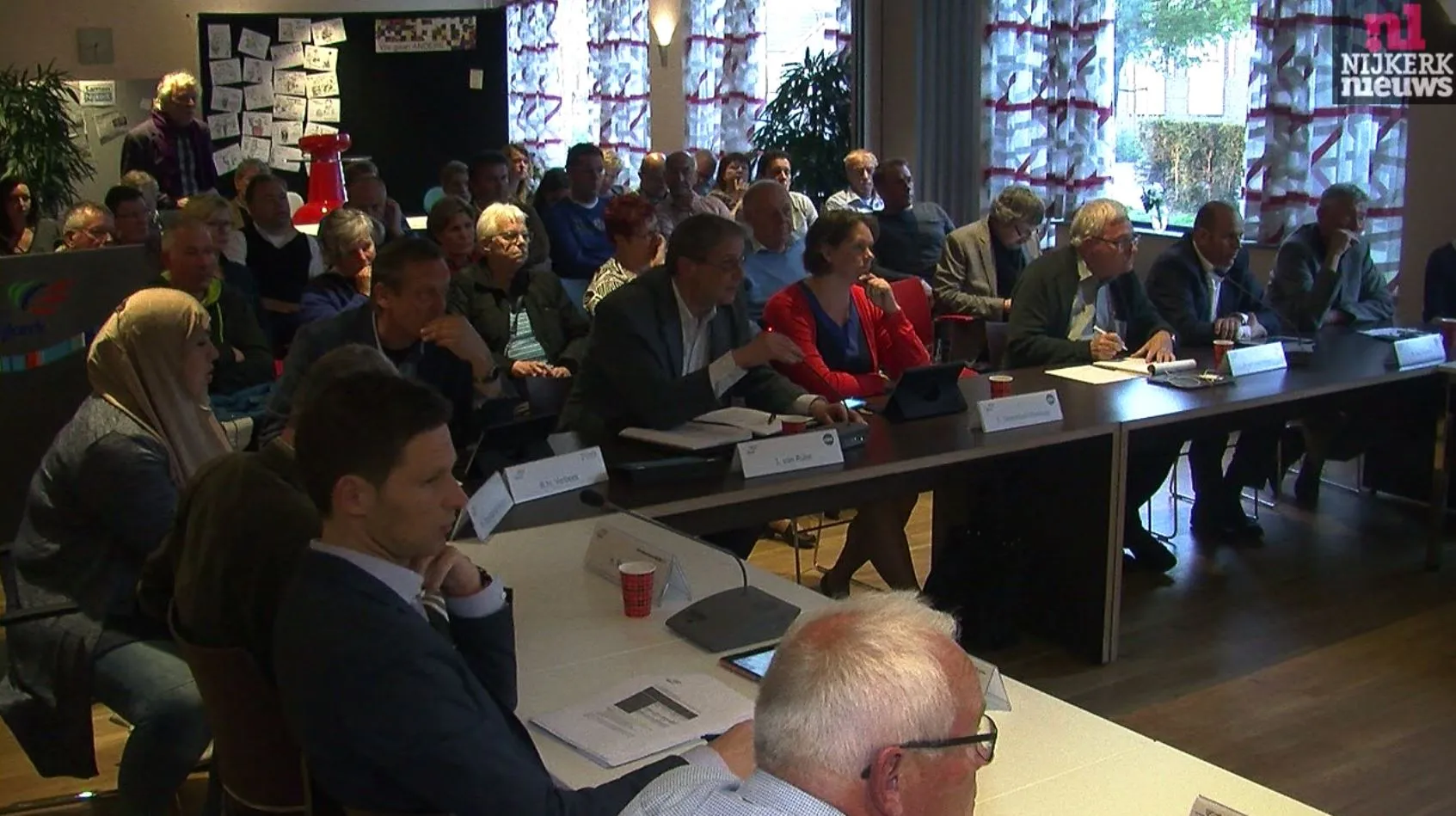 2015 04 23 zwembaddiscussie