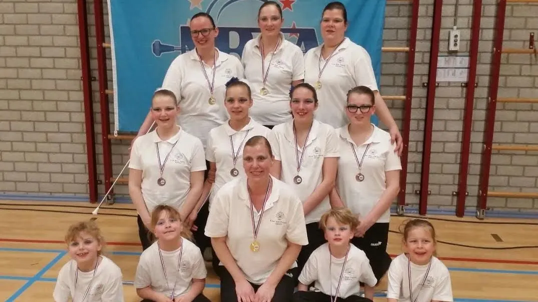 2015 04 26 majorette showteam alle deelnemers