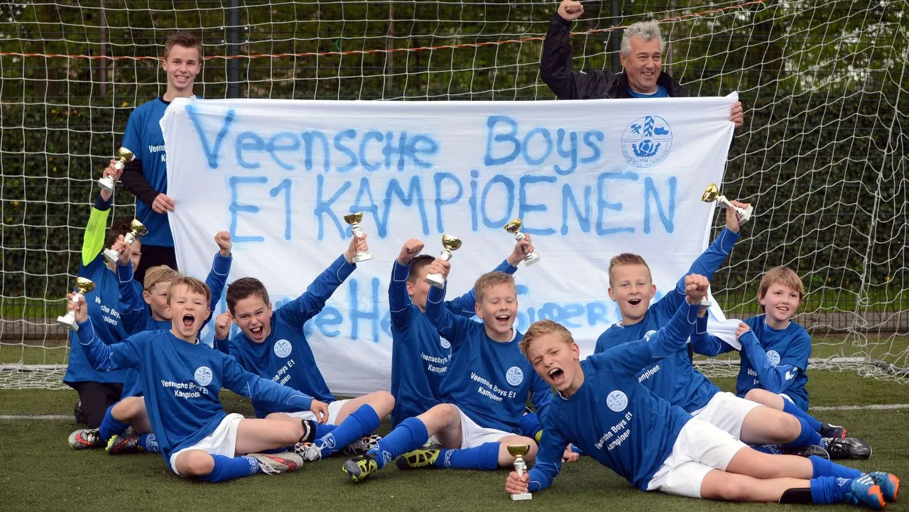 2015 05 10 veensche boys e1 vvop 9 5 kampioen15